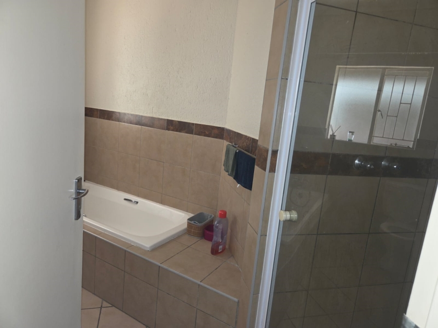2 Bedroom Property for Sale in Rustenburg Central North West